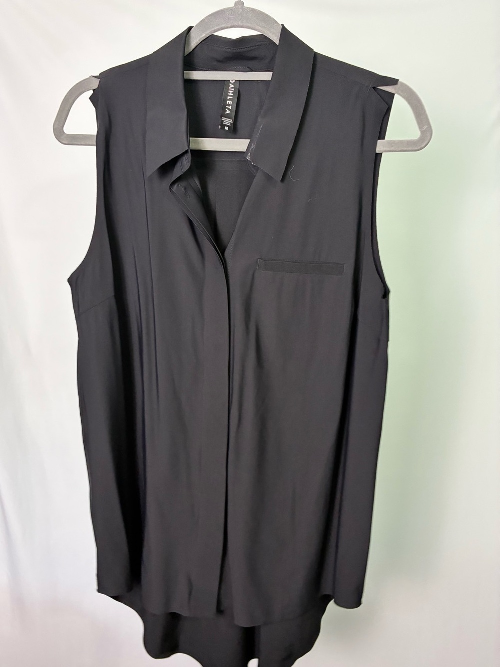 Athleta women’s medium black sleeveless collard lightweight stretch blouse